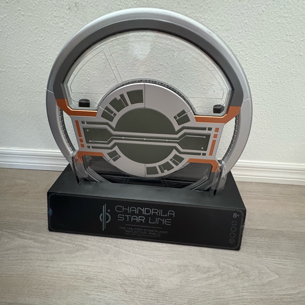 Disney Star Wars Galaxy's Edge Galactic Starcruiser Chandrila Halcyon Shield